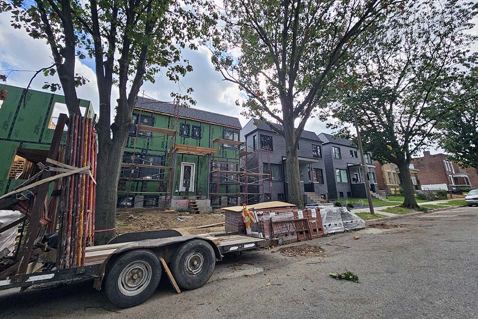 Construction is underway on Vista Avenue in St. ֱοƵ. 
