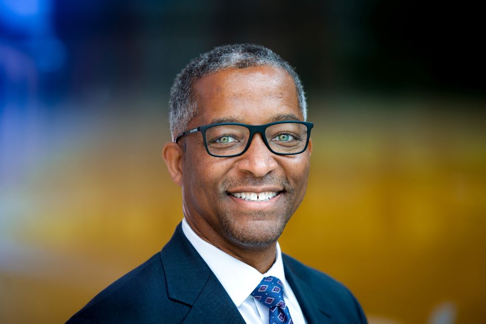 With a $2 million commitment, Saint ֱοƵ University will establish an endowed deanship for the School of Science and Engineering (SSE). Gregory E. Triplett Jr., Ph.D., who has served as the school’s dean since July, has been named as the inaugural holder of the Oliver L. Parks Endowed Deanship. 