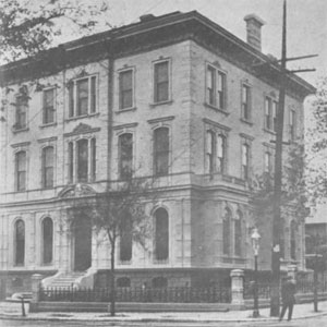 The original building for the Saint ֱοƵ University School of Law was located on the southeast corner of Leffingwell Avenue and Locust Street.